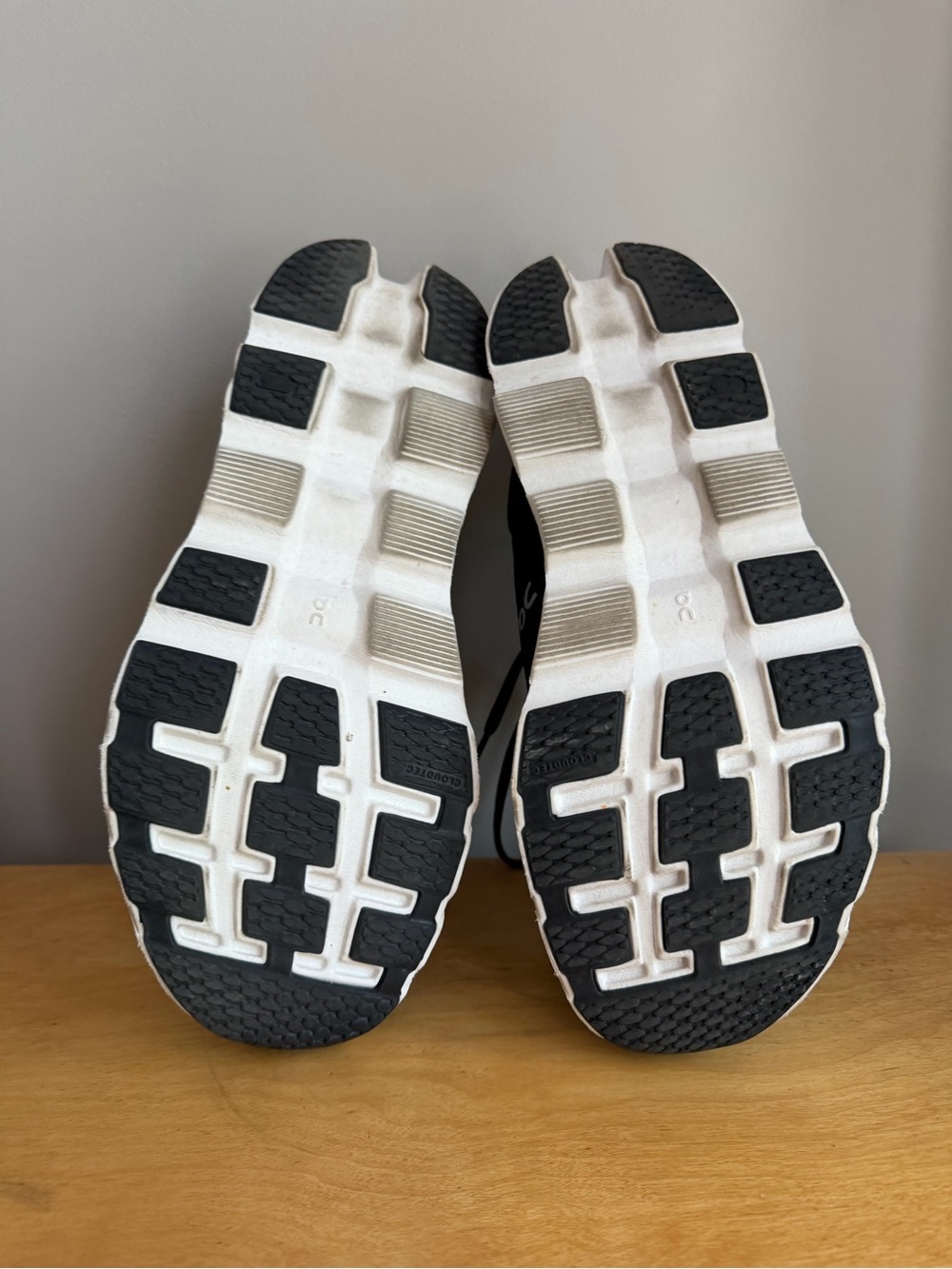 OnCloud Women’s 8 Running Shoes Women's CloudStratus - Picture 3 of 5